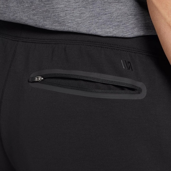 NWT VRST Men’s 7” Pinnacle Fleece Shorts in Pure Black in size Small - Picture 4 of 8